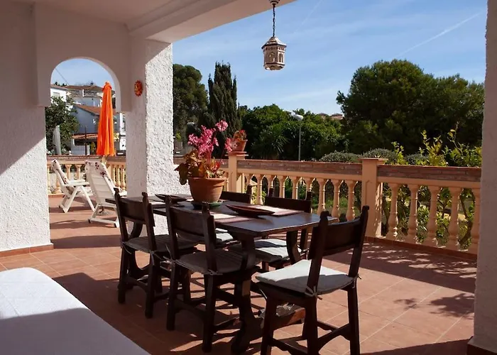 Lovely House A Few Steps To The Beach With Sea View